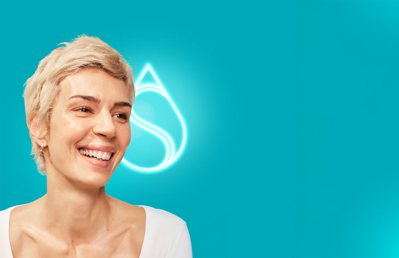 Headshot of SKINVIVE™ patient Anna smiling joyfully, with a glowing droplet in the background.